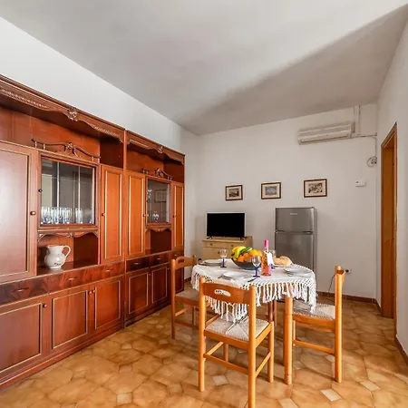 Trande Ξενοδοχείο με διαμερίσματα 3*