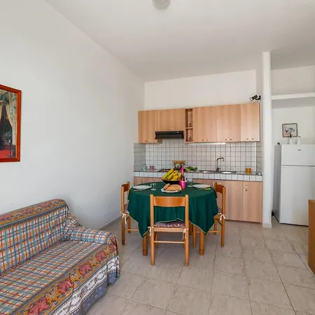 Ξενοδοχείο με διαμερίσματα Trande 3*