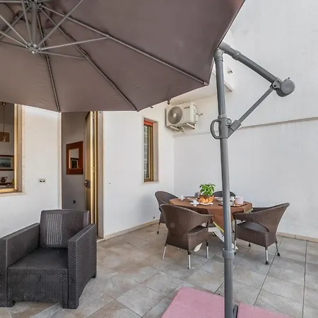 Trande Aparthotel 3*